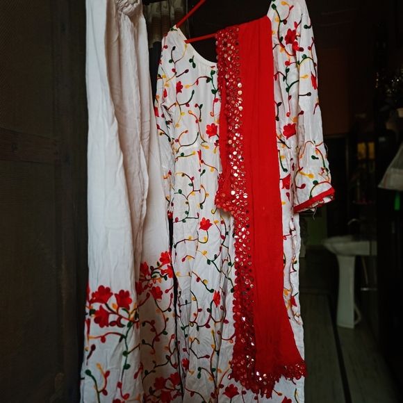 Anarkali kurta set with Palazzo and dupatta - Picture 4 of 7